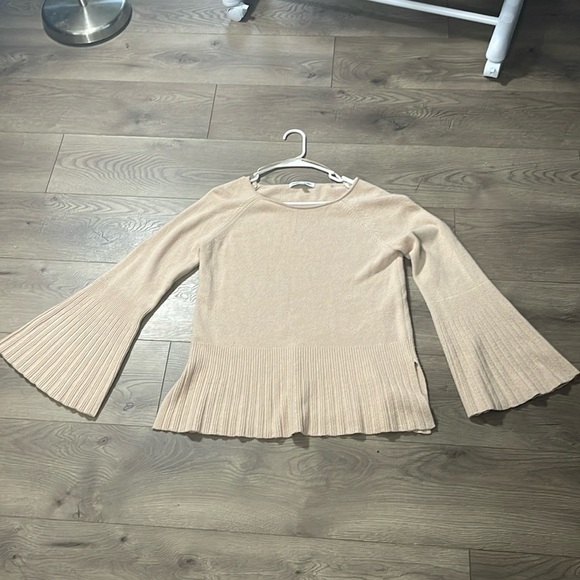 Elizabeth and James Sweaters - Elizabeth and James Women's Scoop neck sweater, Size XS